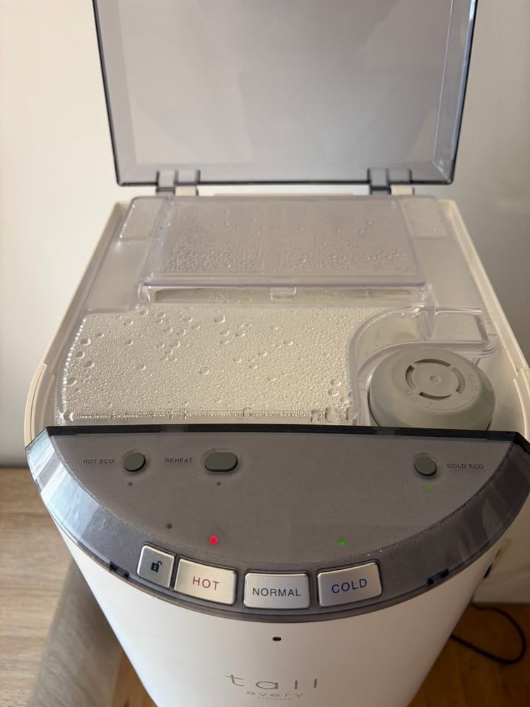 上から見たエブリィフレシャス tallの操作部と給水タンク